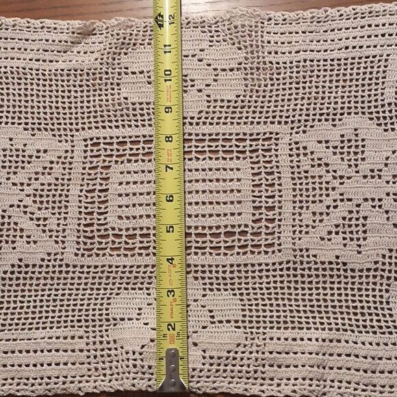 2 pc bundle vintage ecru hand crocheted doilies - Picture 7 of 8